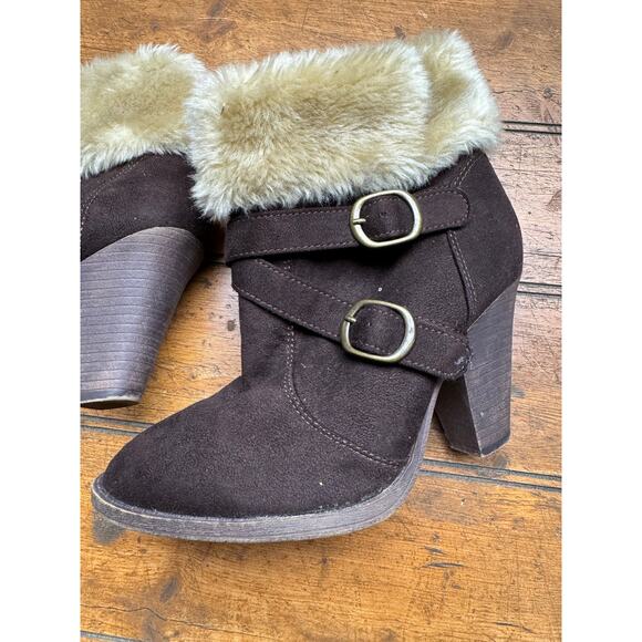 Dream Out Loud by Selena Gomez furry boots‎ heels - Picture 3 of 8